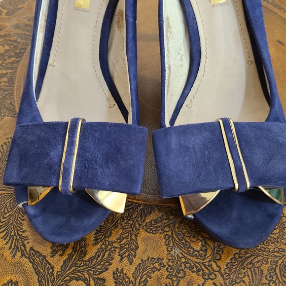 Louise er Cie Blue Suede Peep Toe Bow Pump Gold - Picture 5 of 9